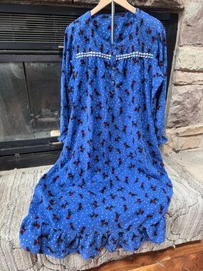 Women’s Long Blue Cat Design Nightgown